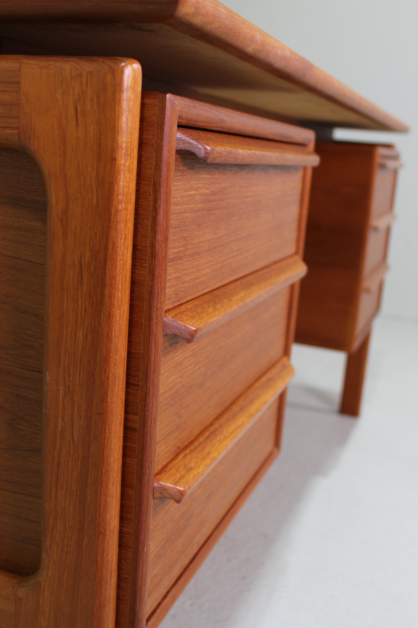 Dänischer Vintage-Design-Schreibtisch – GV Møbler, 1960er Jahre