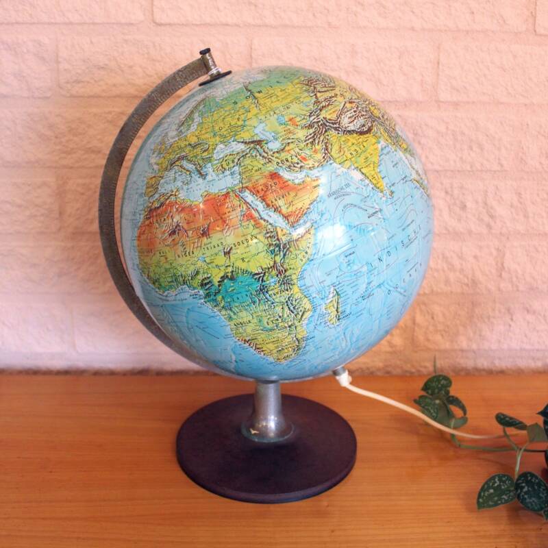 Vintage wereldbol, globe met licht