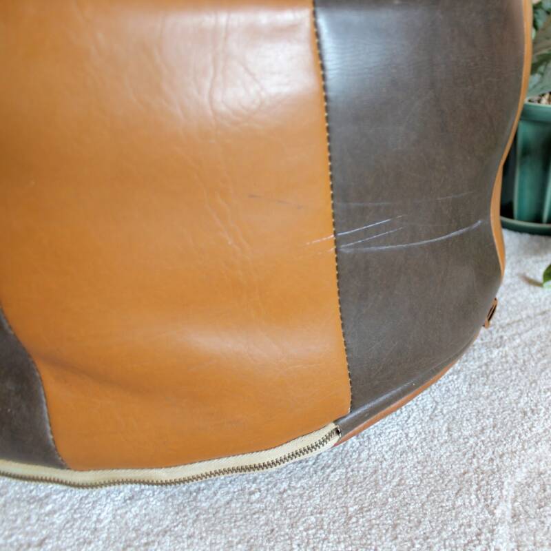 Vintage pouf