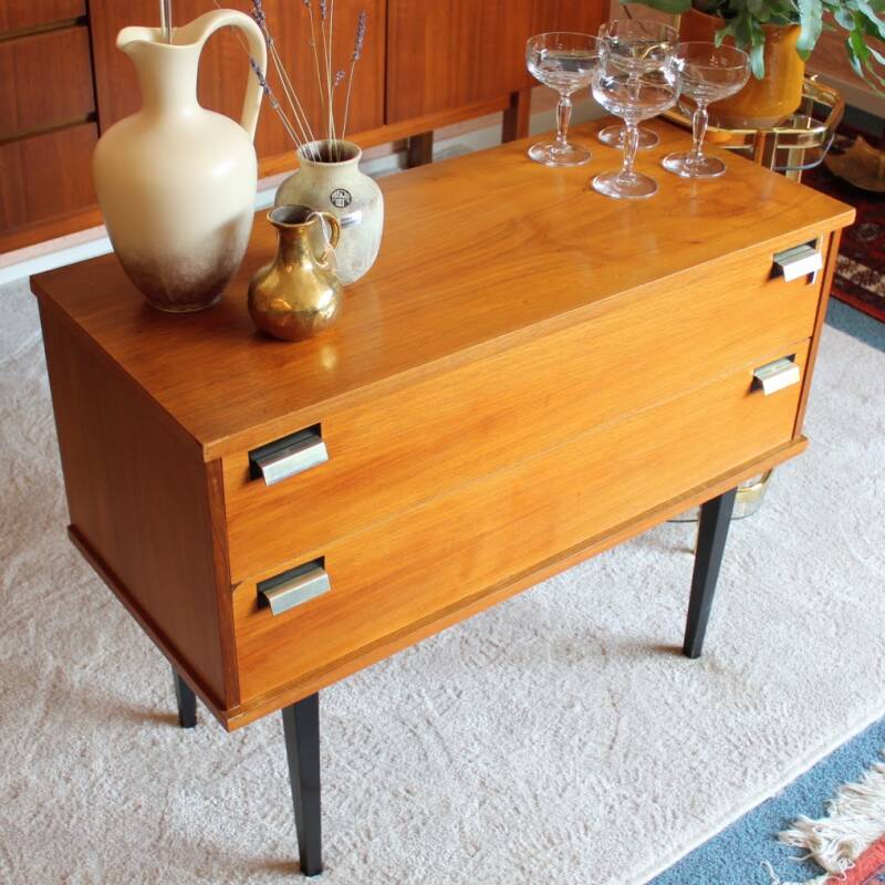 Vintage chest of drawers/dresser
