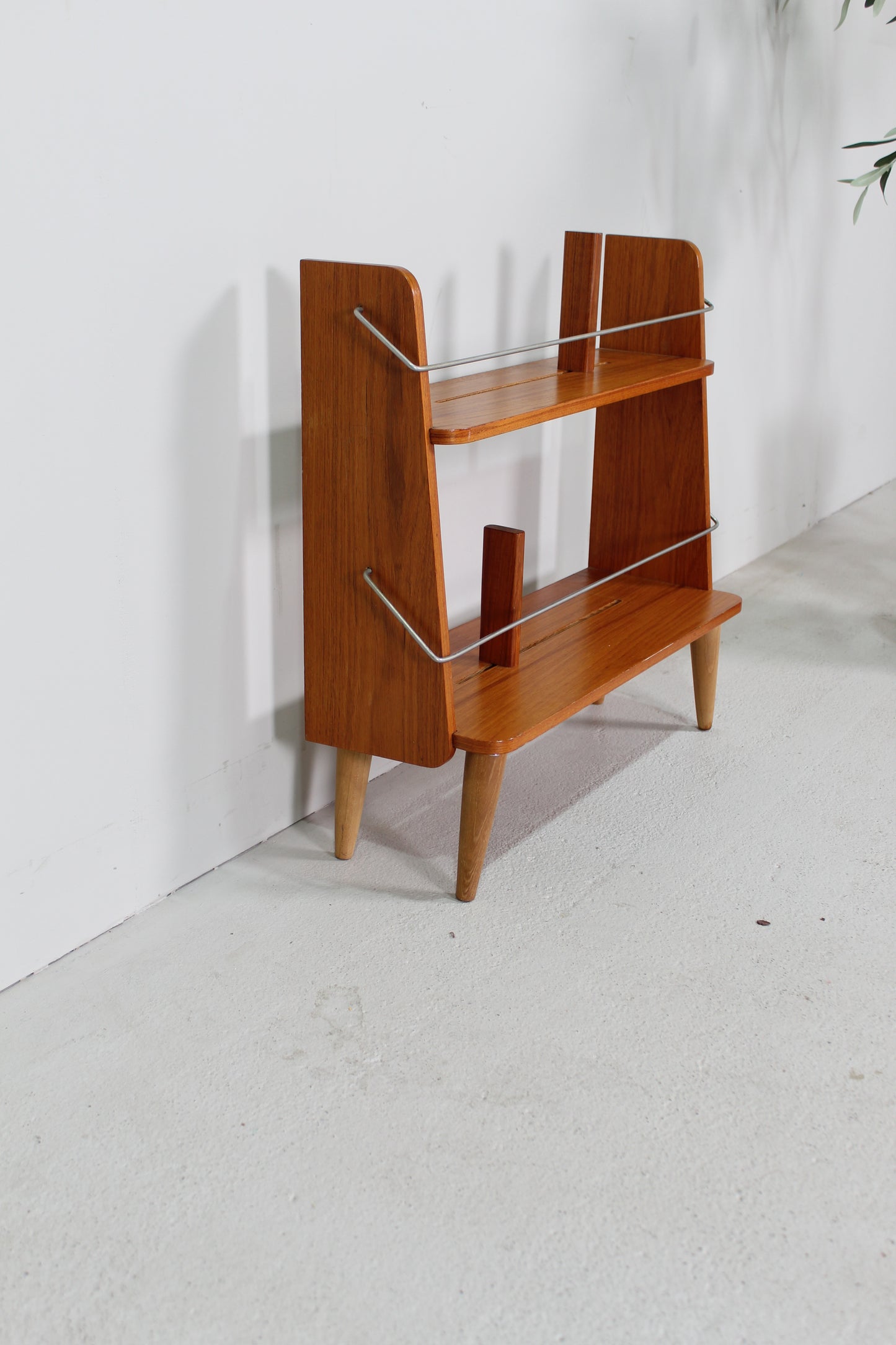 Vintage boekenkastje, plantentafel