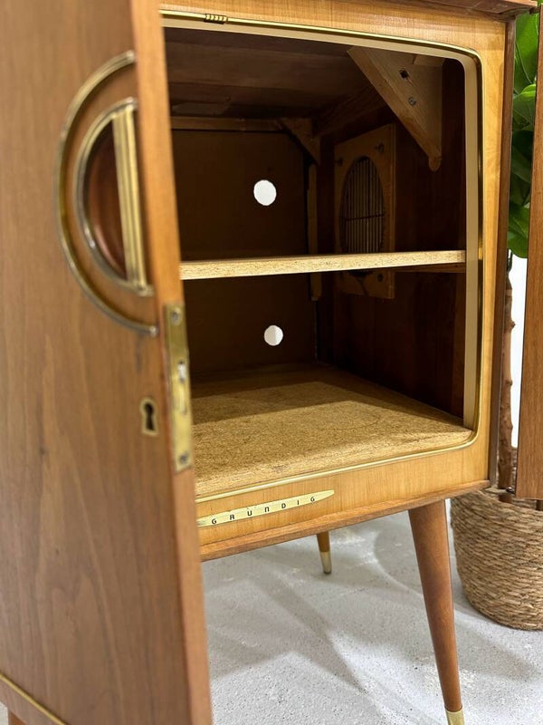 Vintage Schrank, Fernsehschrank, Audioschrank – Gründig | 00951