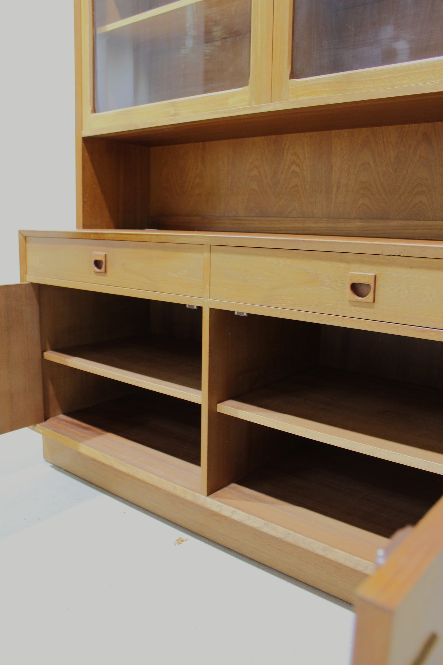 Vintage wandkast, vitrinekast, Deens Design