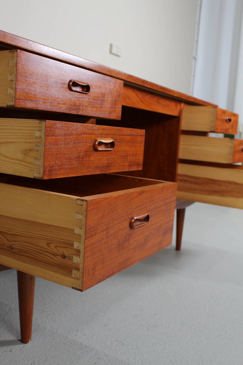 Vintage bureau - Scandinavisch Design, teak, linoleum, jaren '60 | 01294