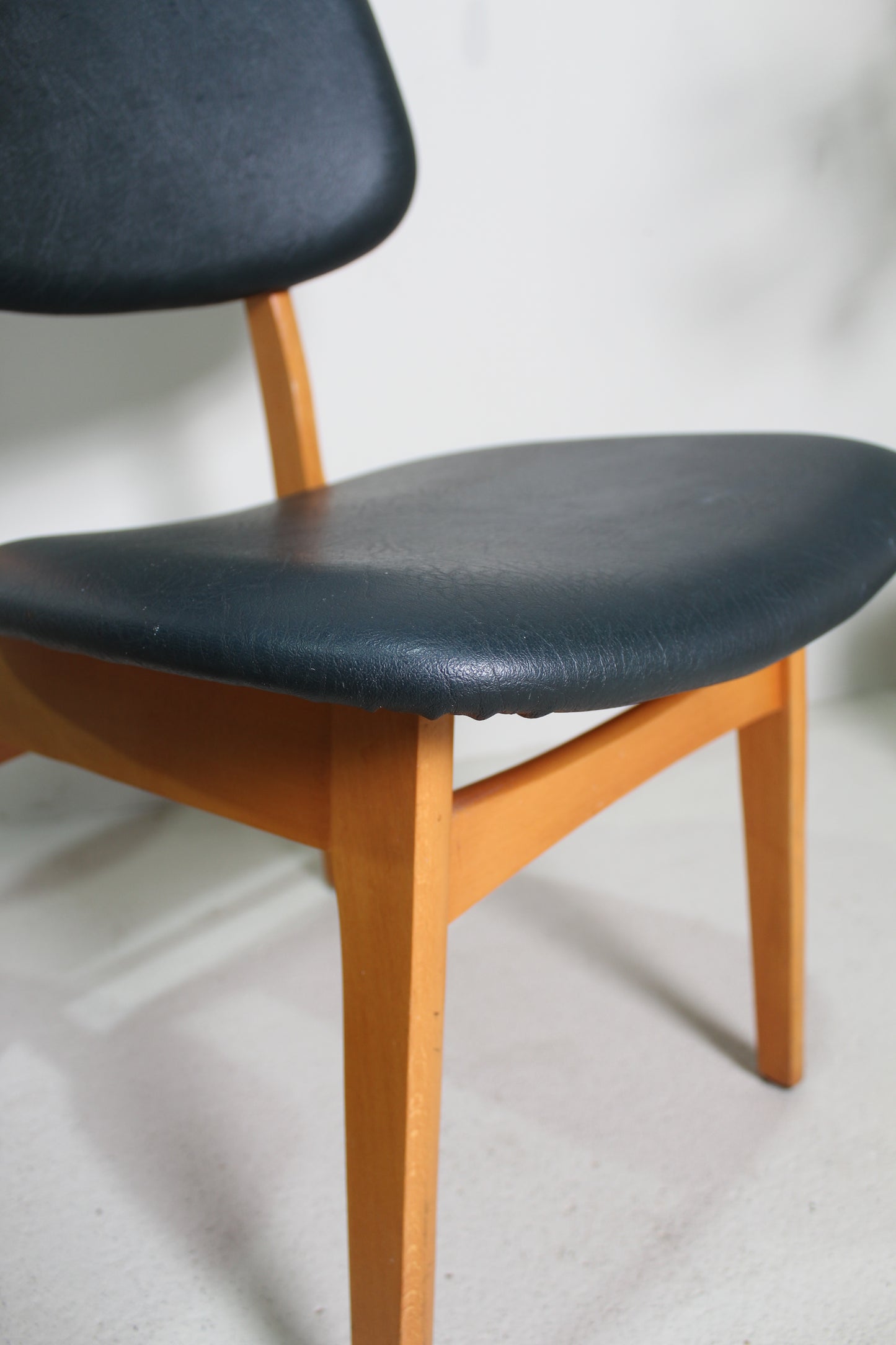 2x vintage eetkamerstoelen jaren '60 zwart