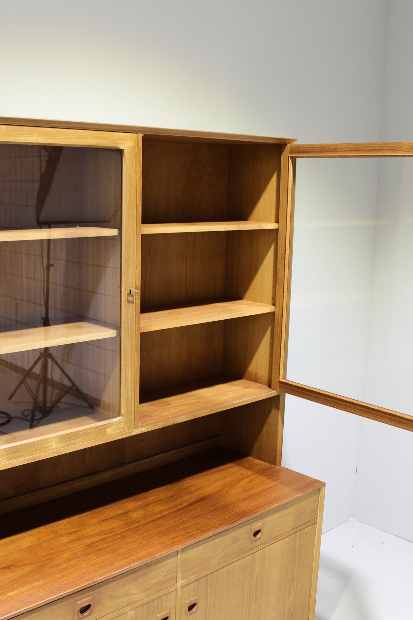 Vintage wandkast, vitrinekast, Deens Design