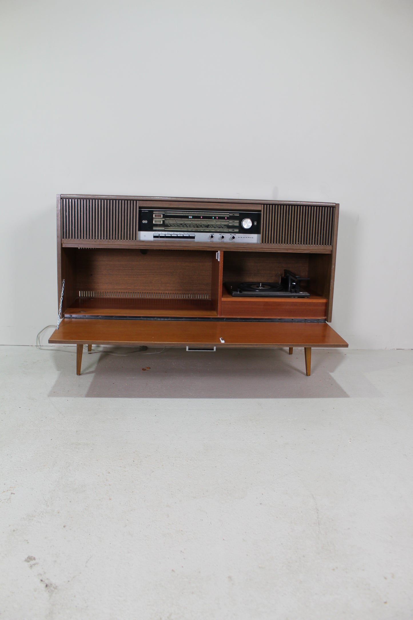 Vintage audiomeubel, radiokast, dressoir Gründig