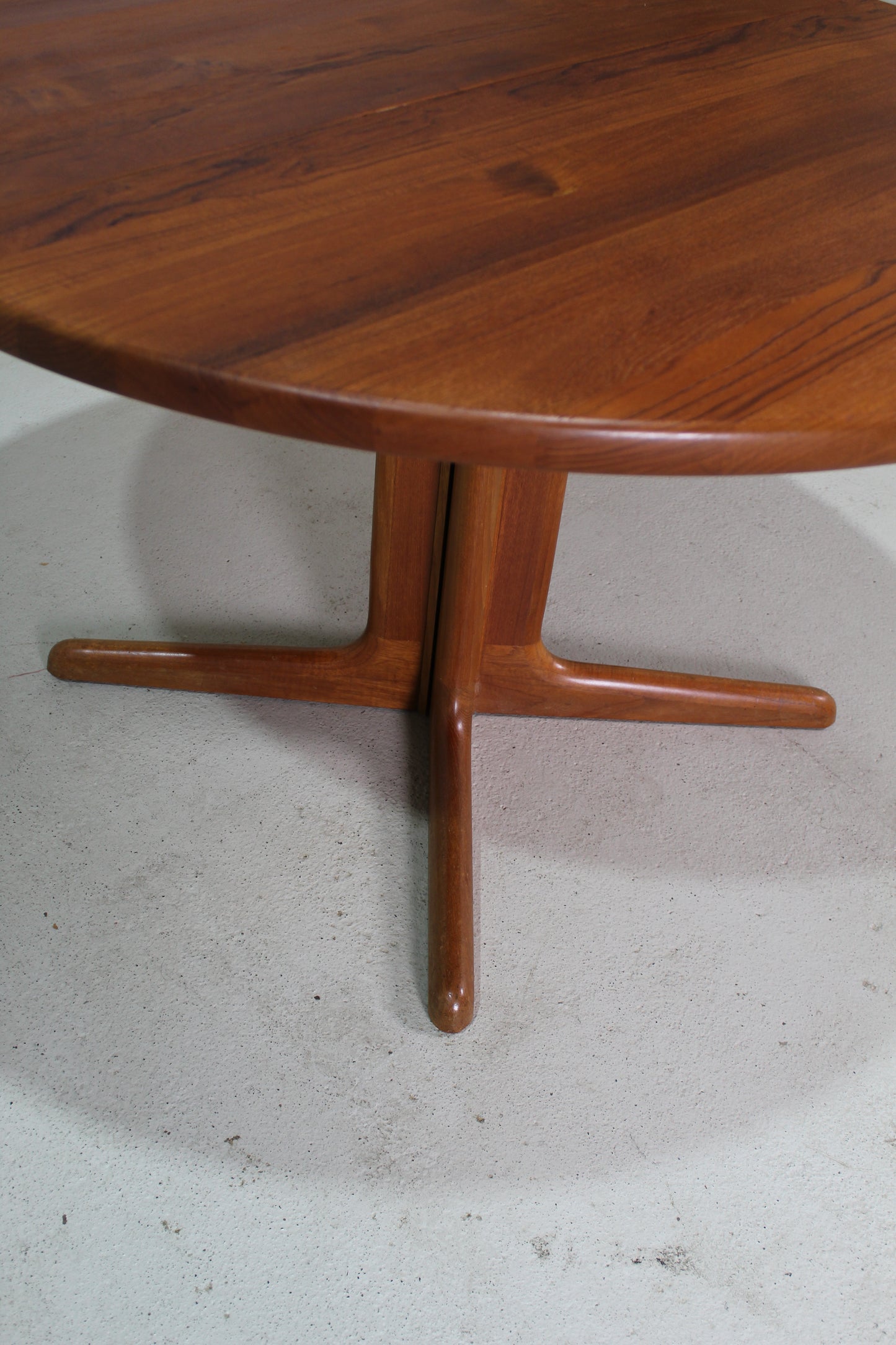 Vintage Deens Design eettafel rond
