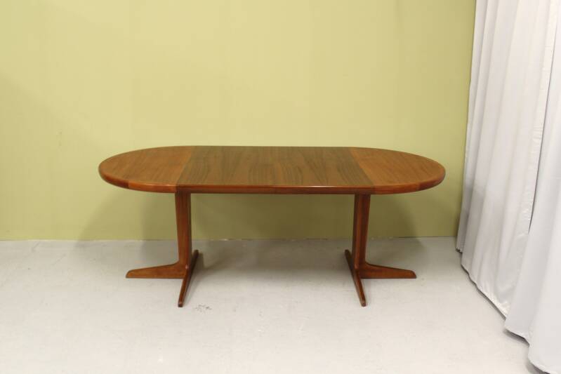 Vintage Danish Design dining table, extendable