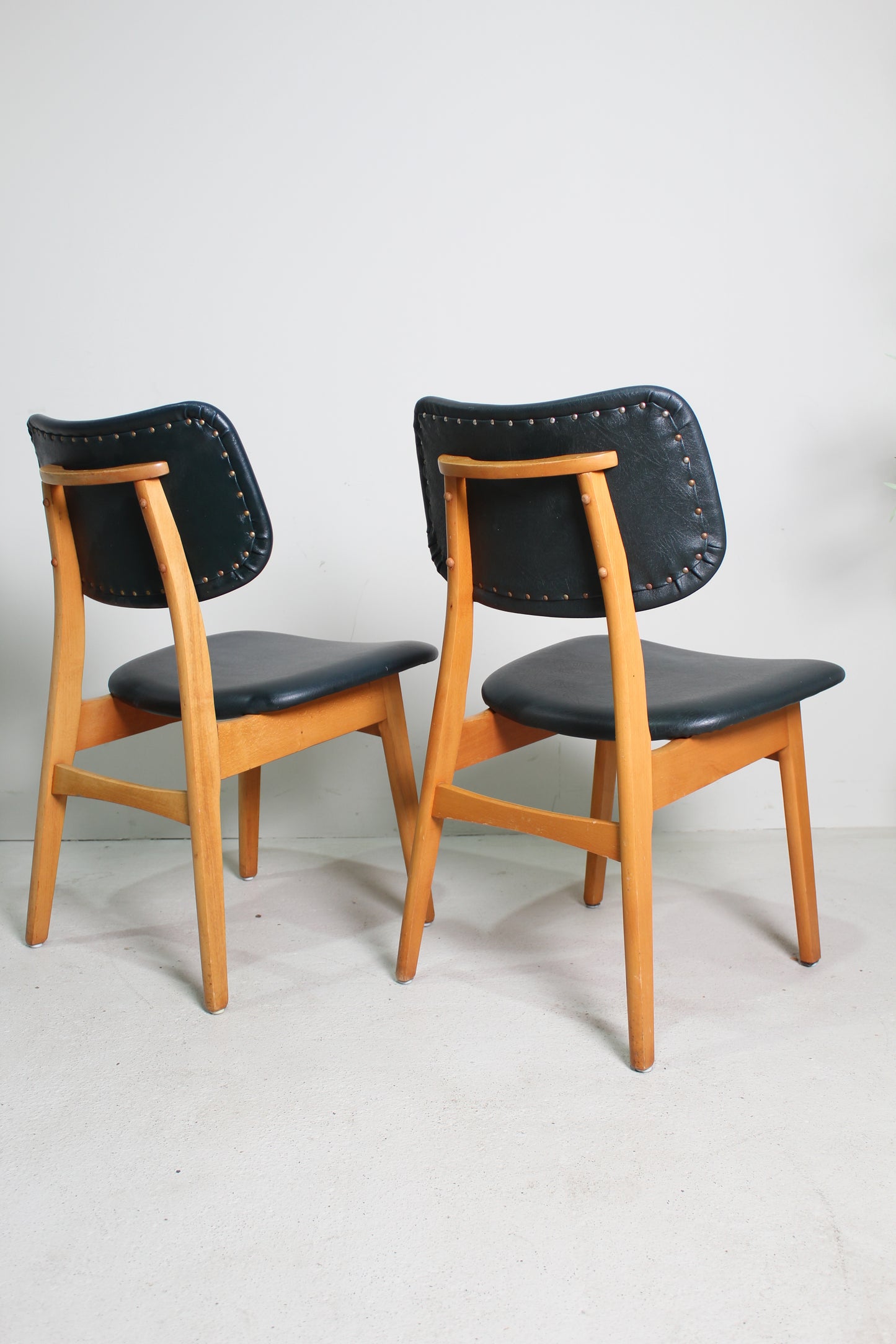 2x vintage eetkamerstoelen jaren '60 zwart