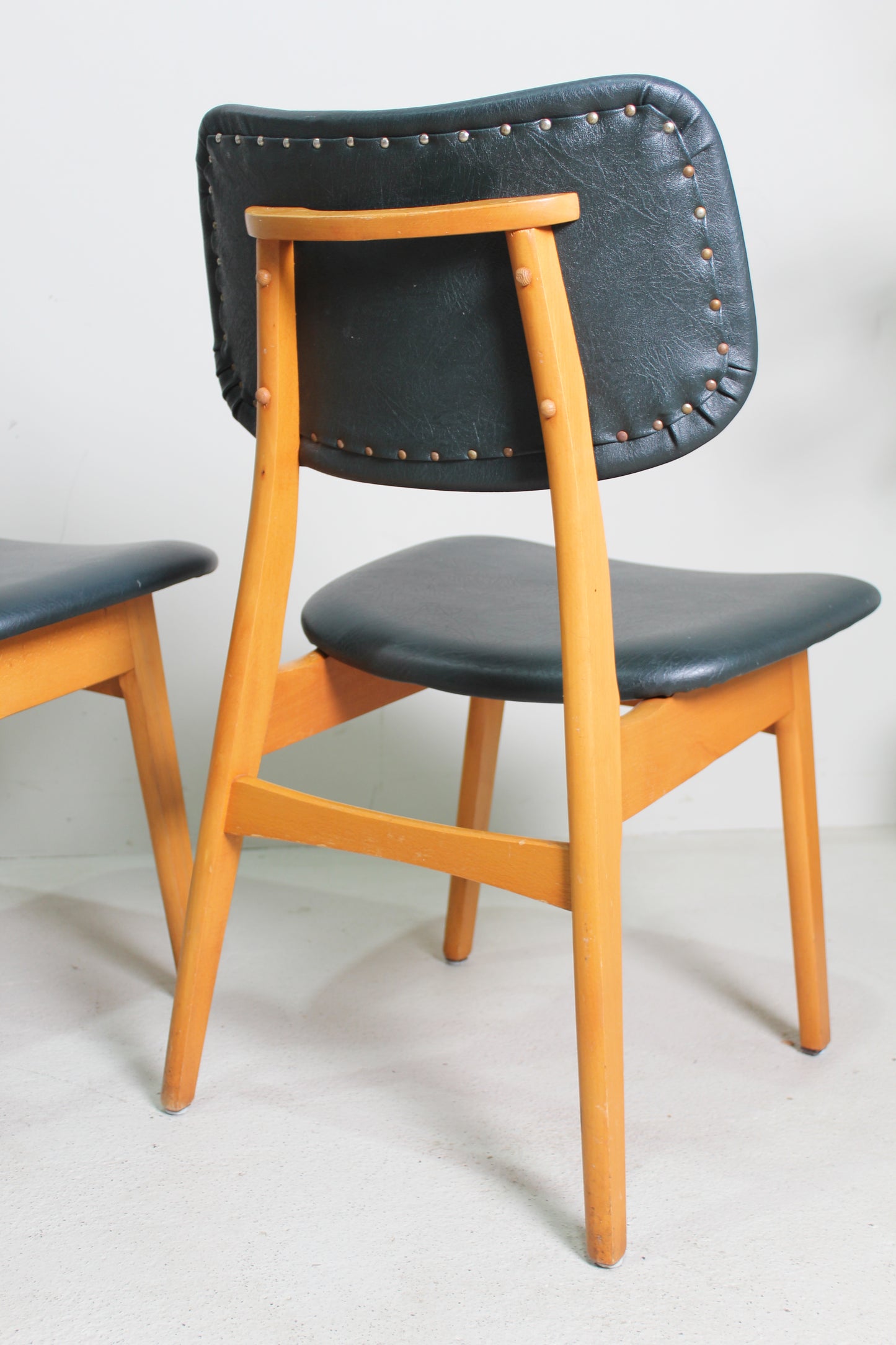 2x vintage eetkamerstoelen jaren '60 zwart