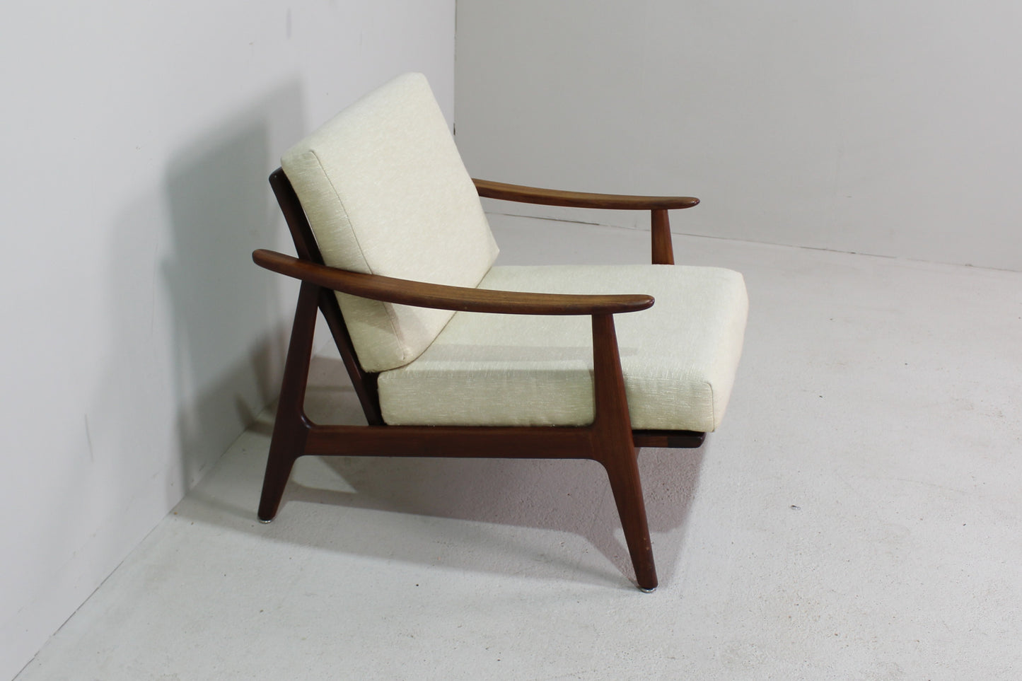 Vintage armchair Danish Design — 1 armchair
