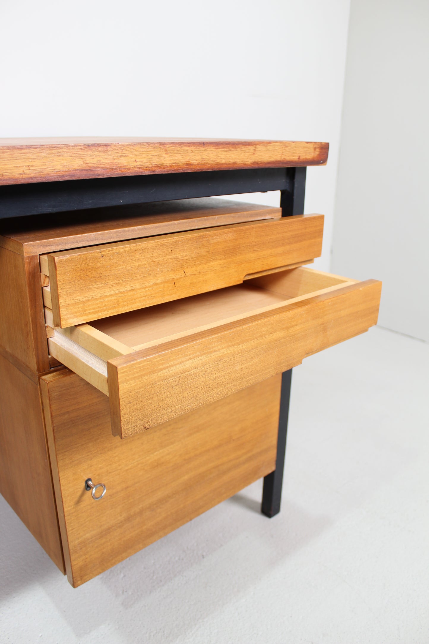 Vintage Schreibtisch - Holz, 60er Jahre