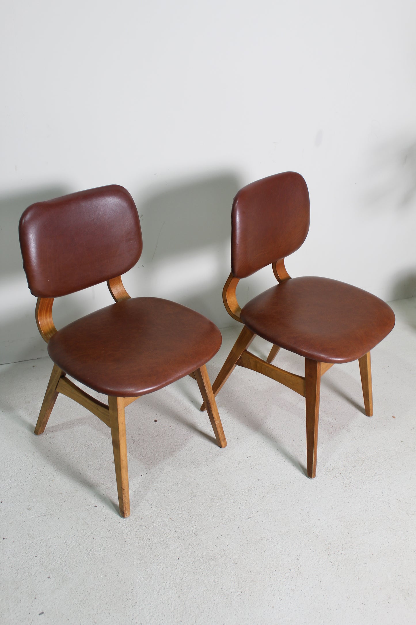 2x vintage eetkamerstoelen jaren '60 rood/bruin