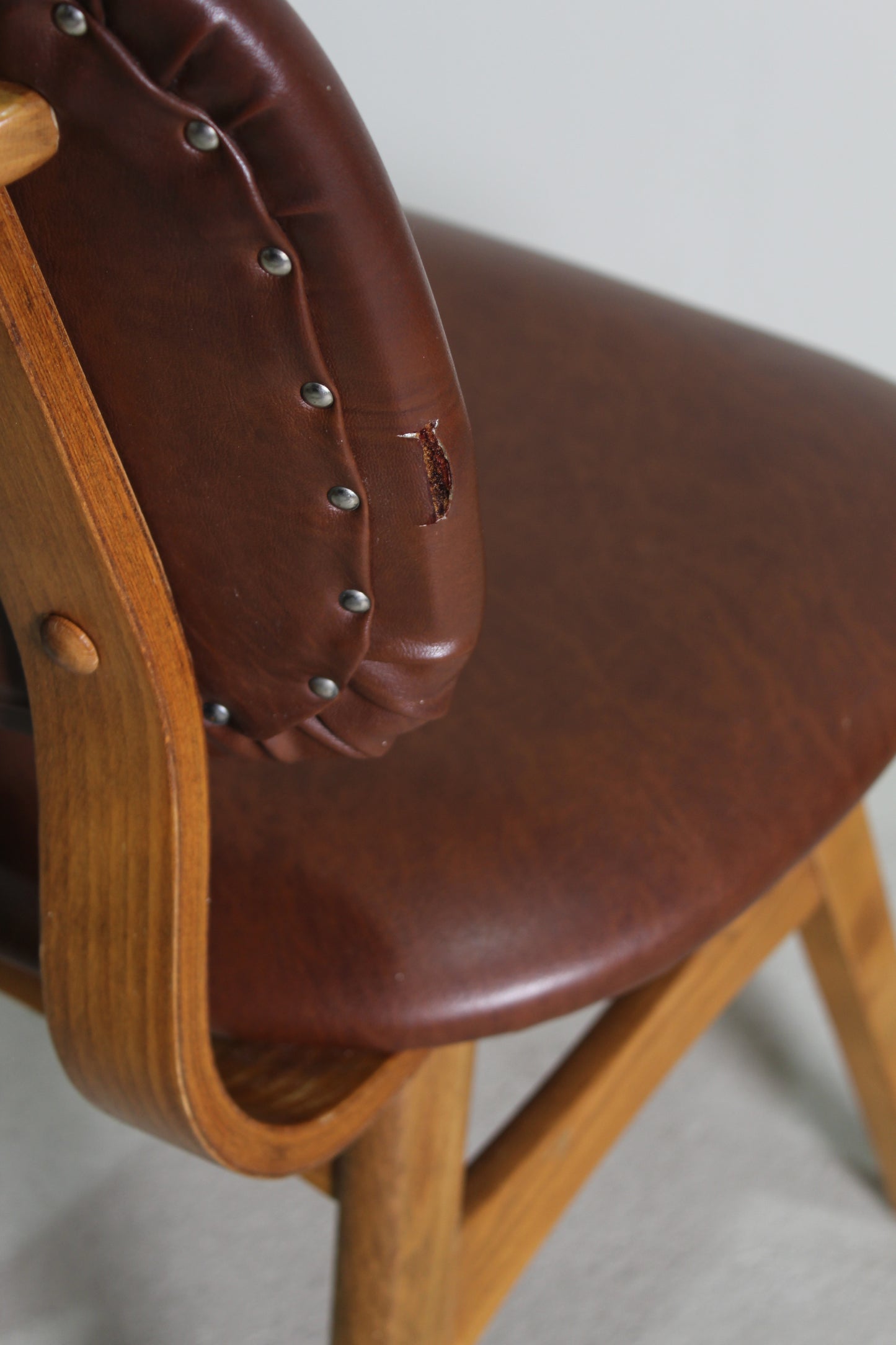 2x vintage eetkamerstoelen jaren '60 rood/bruin