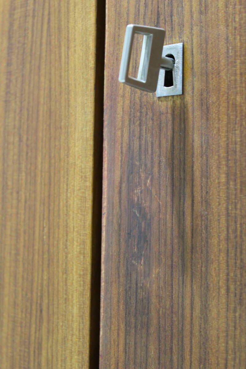 Vintage Schrank, Wäscheschrank, Garderobe, Spieleschrank - 60er | 01334