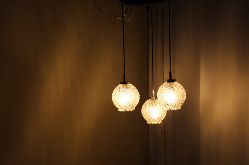 Vintage Kaskadenlampe - transparentes Pressglas