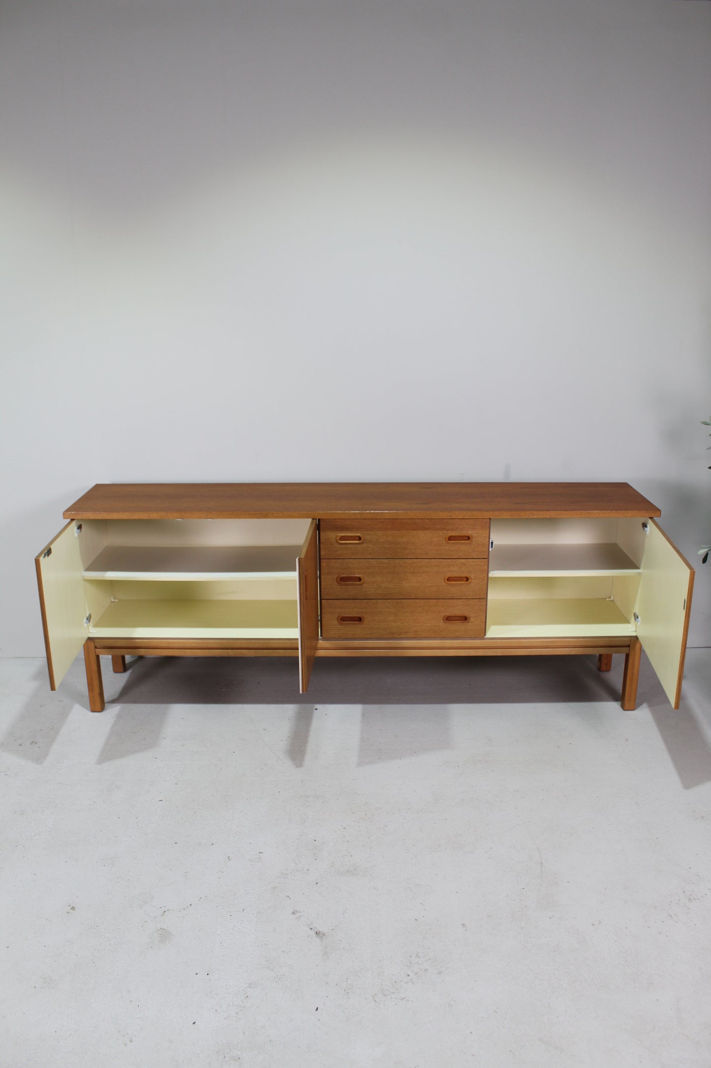 Vintage dressoir, sideboard - teak