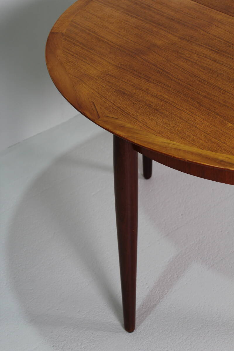 Vintage round dining table (extendable) - 1960s | 01382