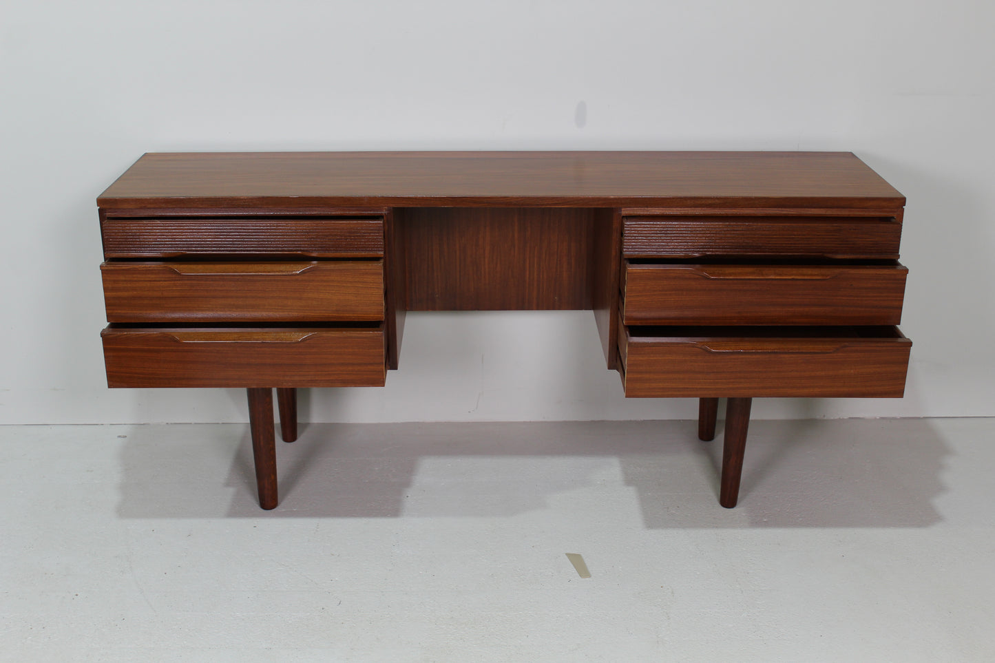 Vintage Brits design bureau, sideboard jaren '60