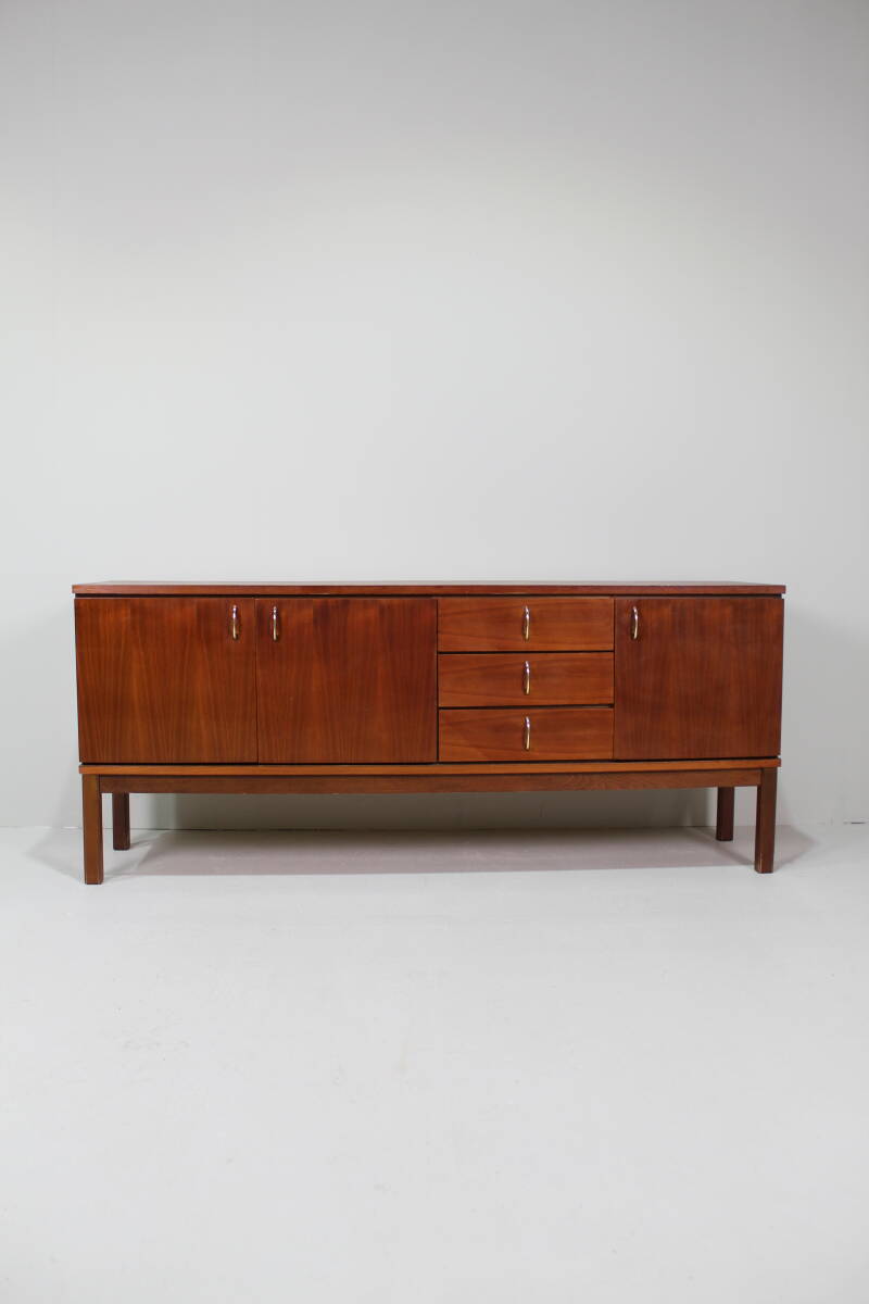 Vintage Sideboard - 70er Jahre, goldene Griffe