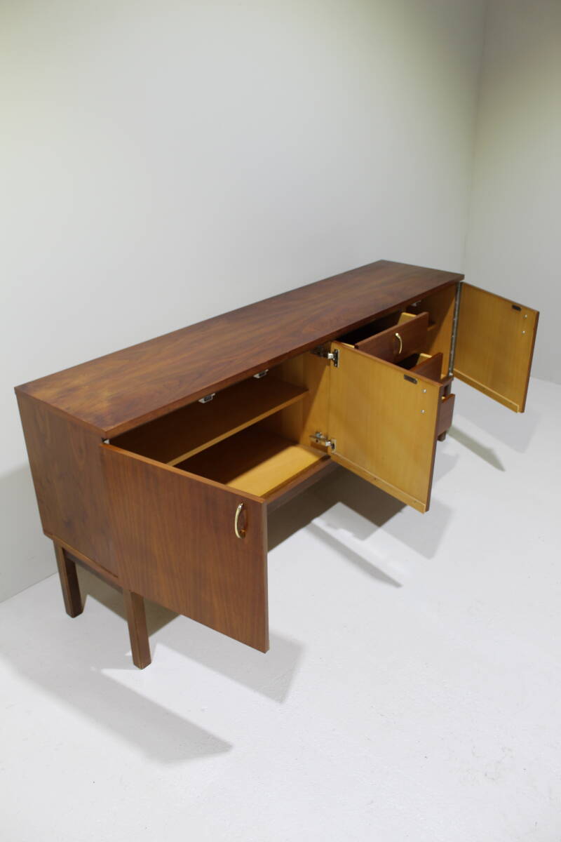 Vintage Sideboard - 70er Jahre, goldene Griffe