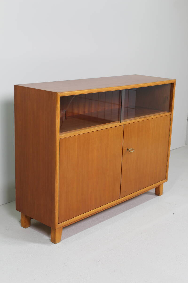 Vintage kastje, dressoir - jaren '60, glazen deurtjes