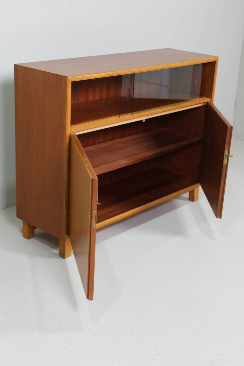 Vintage kastje, dressoir - jaren '60, glazen deurtjes