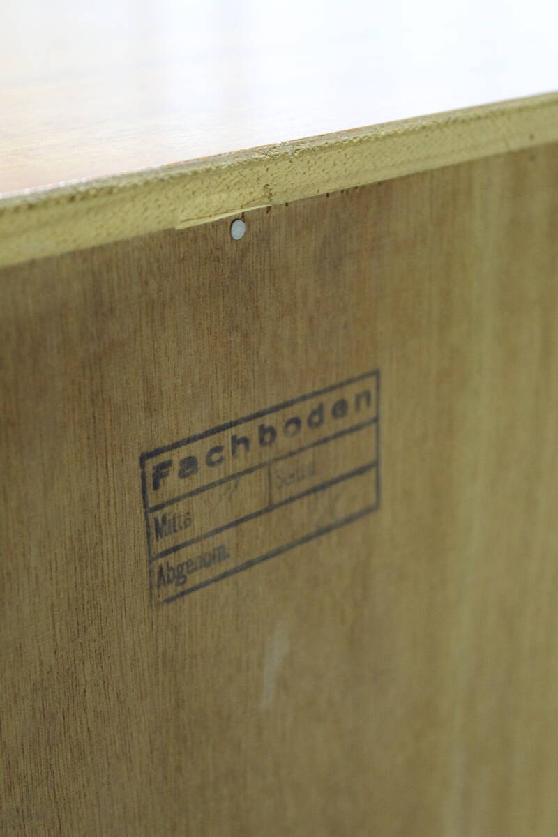 Vintage kastje, dressoir - jaren '60, glazen deurtjes