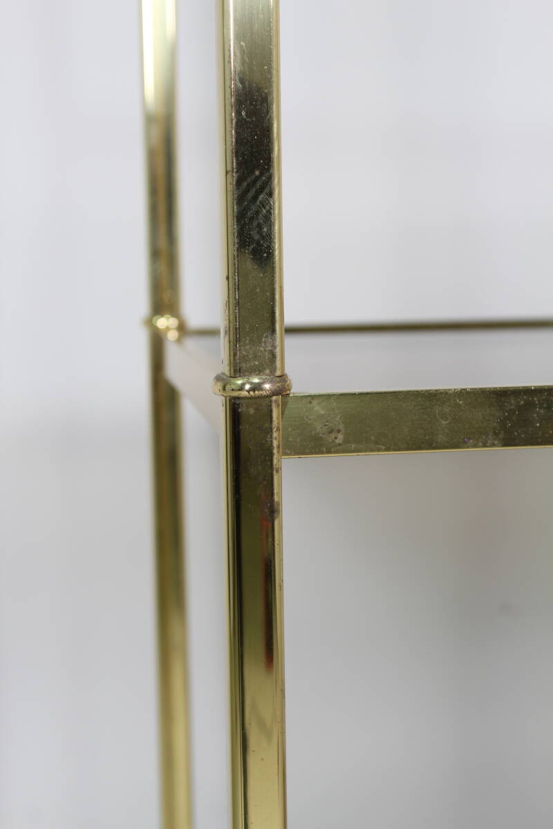 Vintage vitrinekast, wandrek - jaren '70, messing, rookglas