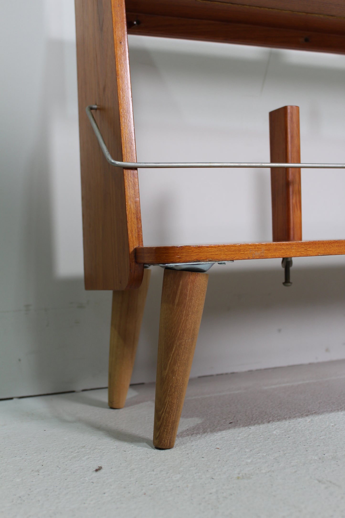 Vintage boekenkastje, plantentafel