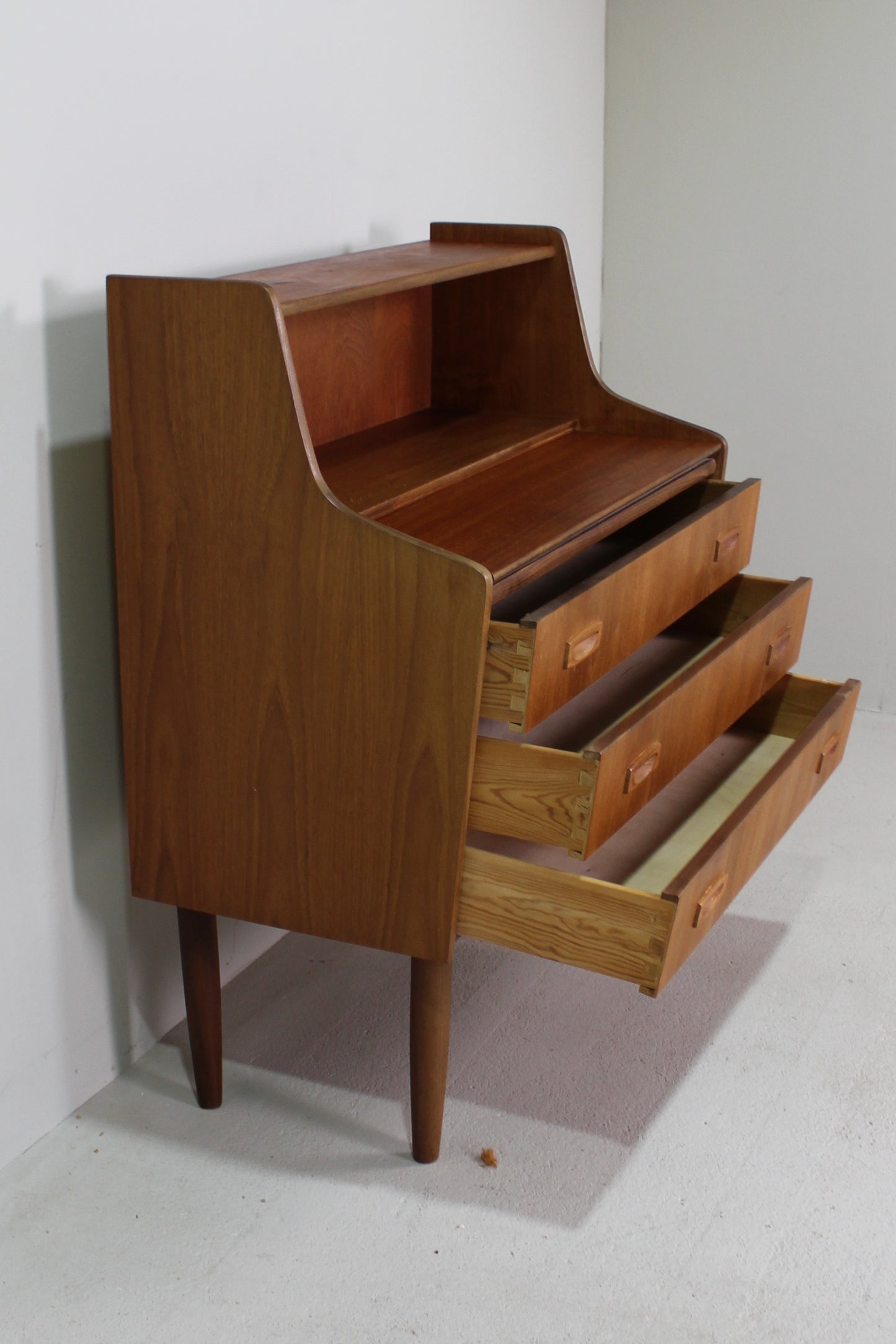 Vintage secretaire, bureau, wandkast Deens Design