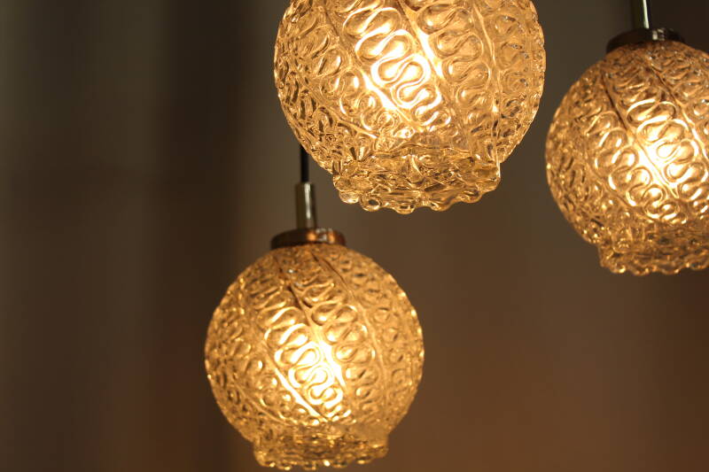 Vintage Kaskadenlampe - transparentes Pressglas