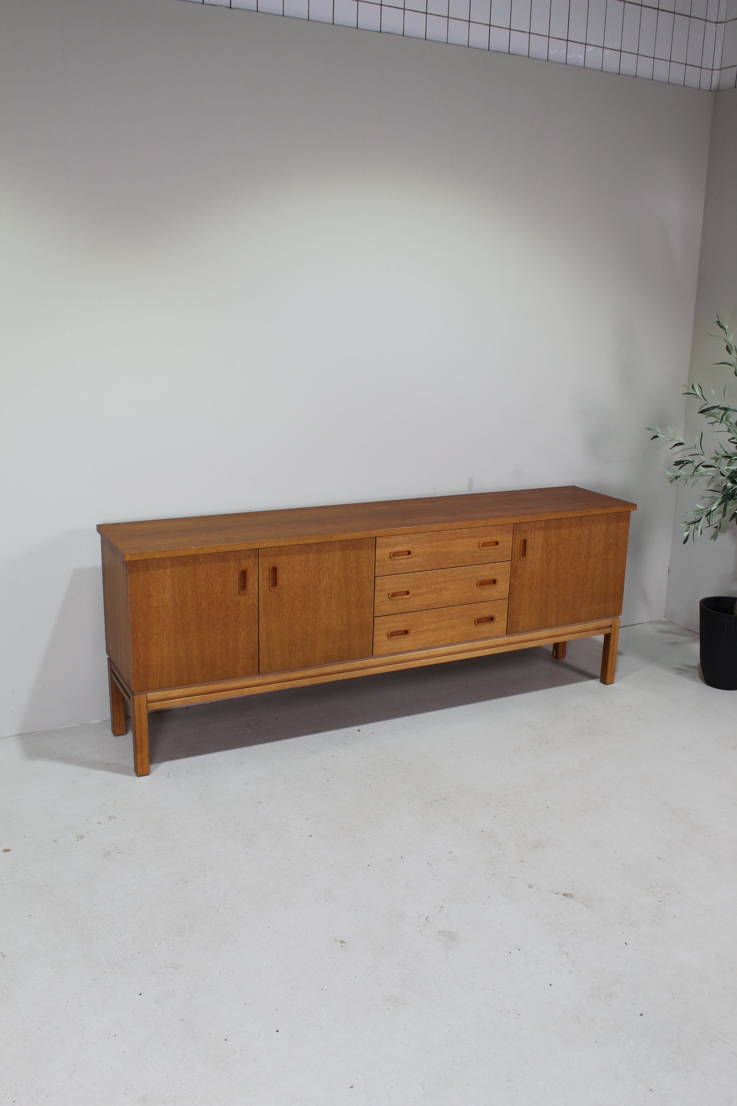 Vintage dressoir, sideboard - teak