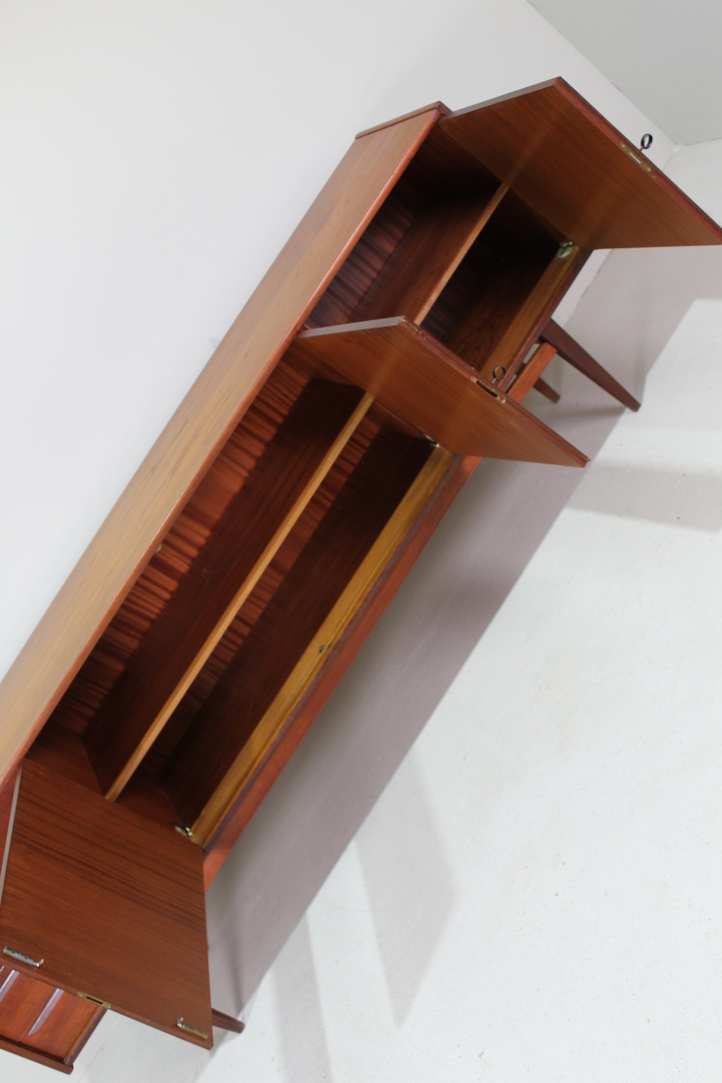 Sideboard im Vintage-Design – Teakholz aus den 1960er Jahren
