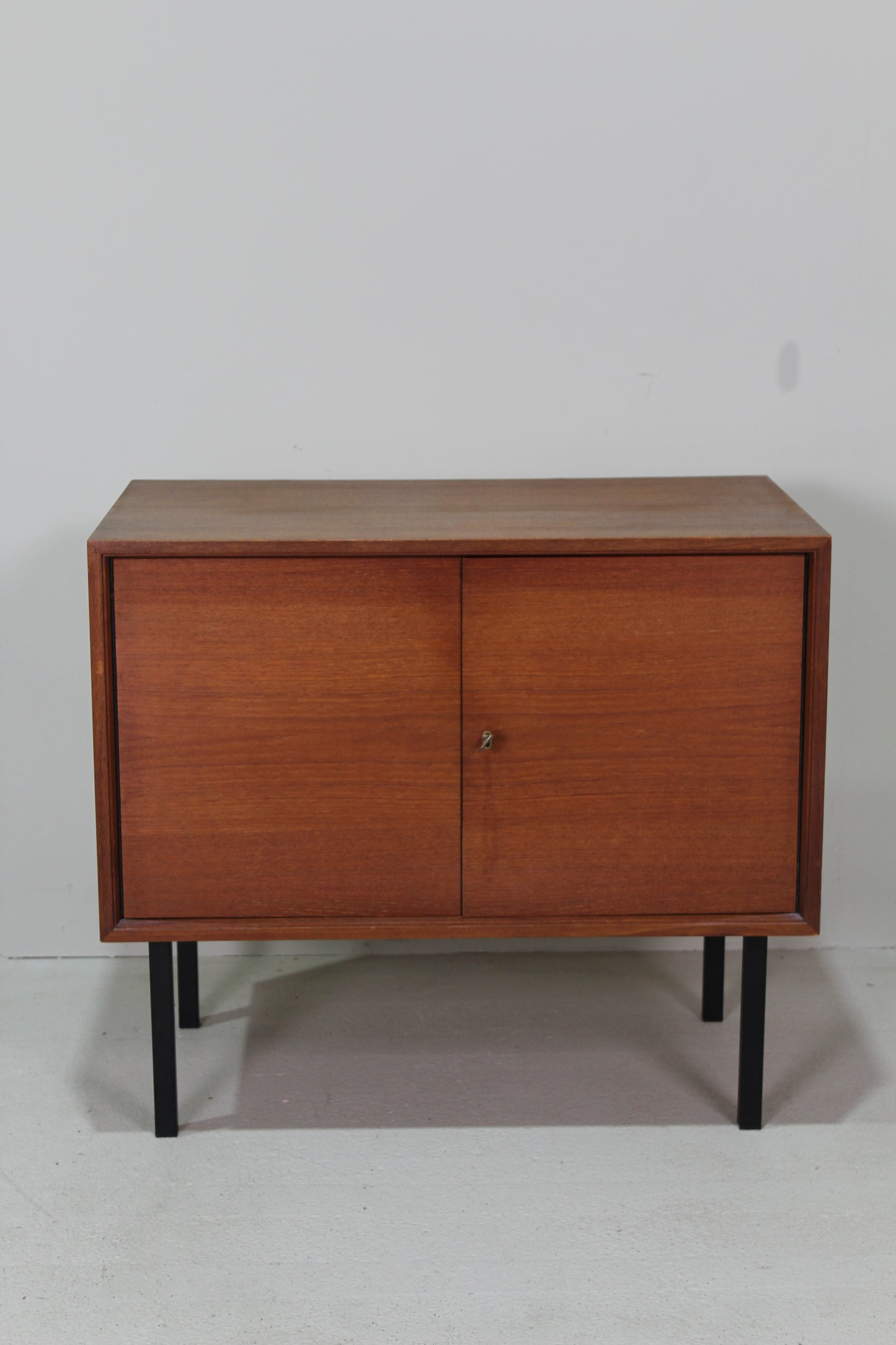 Vintage teakhouten kastje, dressoir - jaren '60