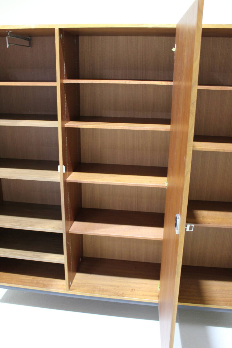 Vintage Schrank, Wäscheschrank, Garderobe, Spieleschrank - 60er | 01334