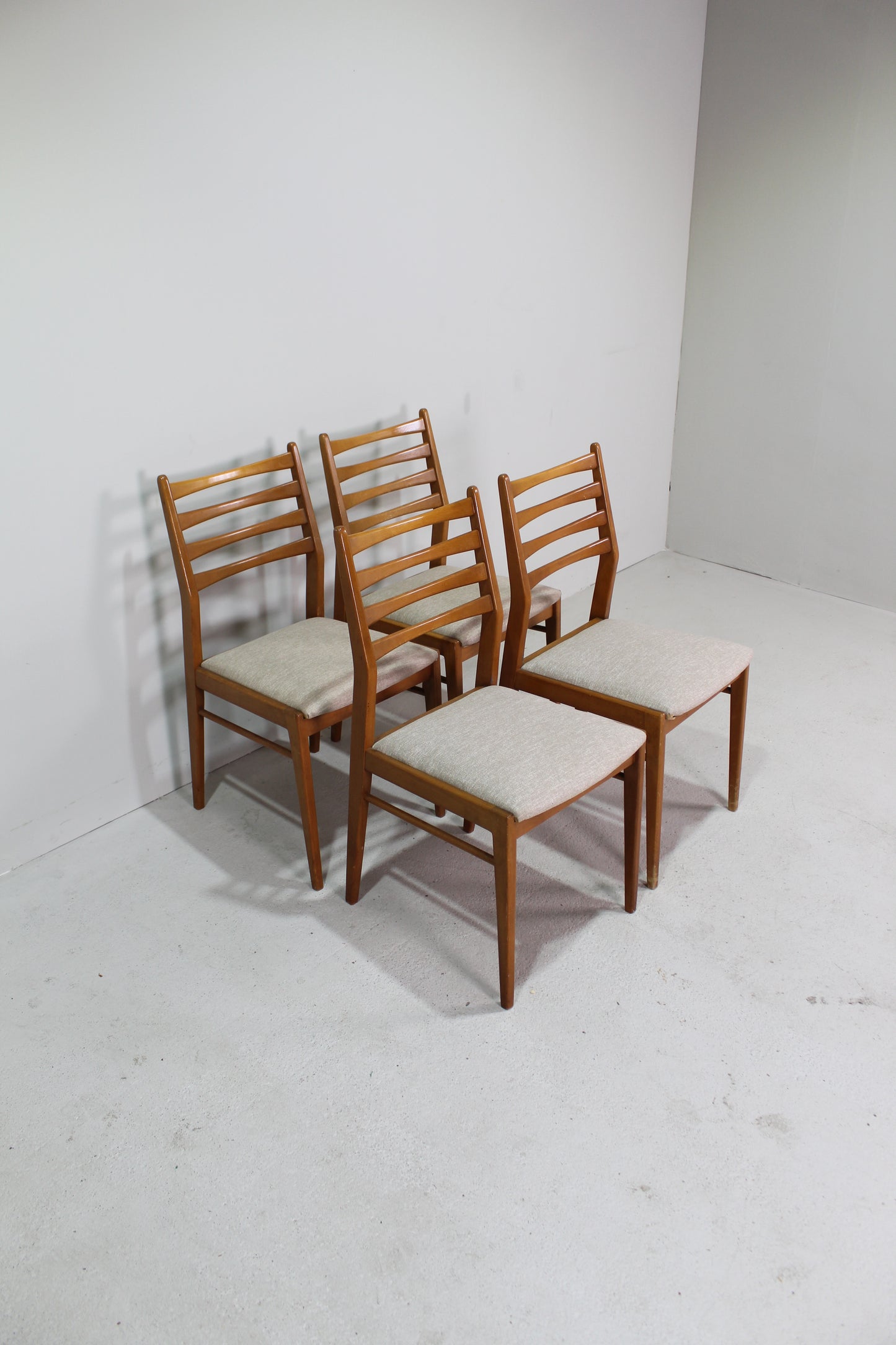 4x vintage eetkamerstoelen, beige