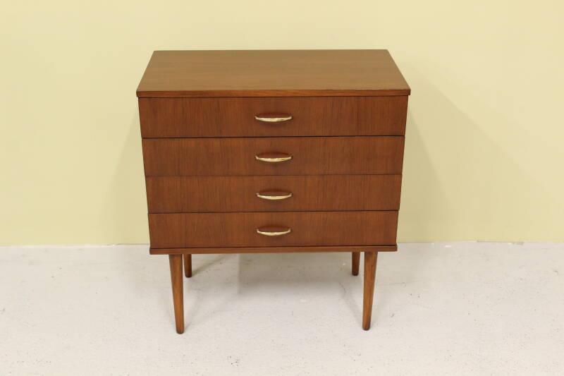 Vintage chest of drawers