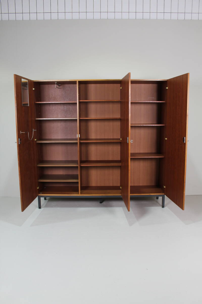 Vintage Schrank, Wäscheschrank, Garderobe, Spieleschrank - 60er | 01334