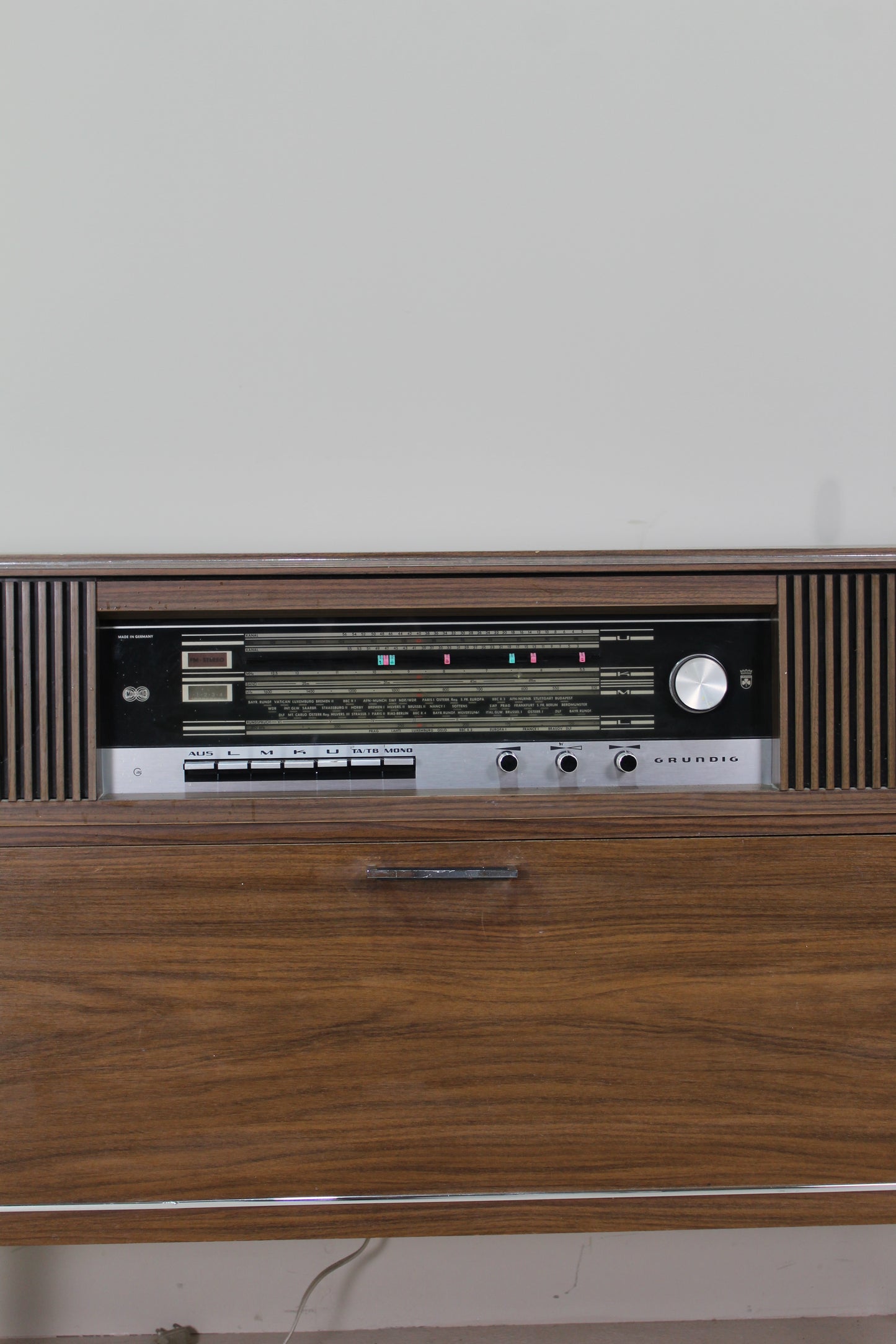 Vintage audiomeubel, radiokast, dressoir Gründig