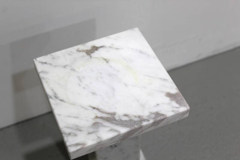 Vintage zuil, plantenstandaard, pilaar - marmer