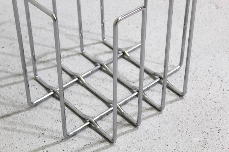 Vintage metalen lectuurmand, krantenbak | 01104