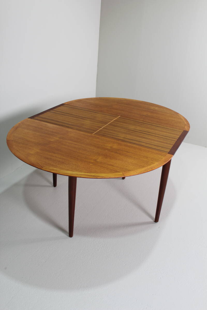 Vintage round dining table (extendable) - 1960s | 01382