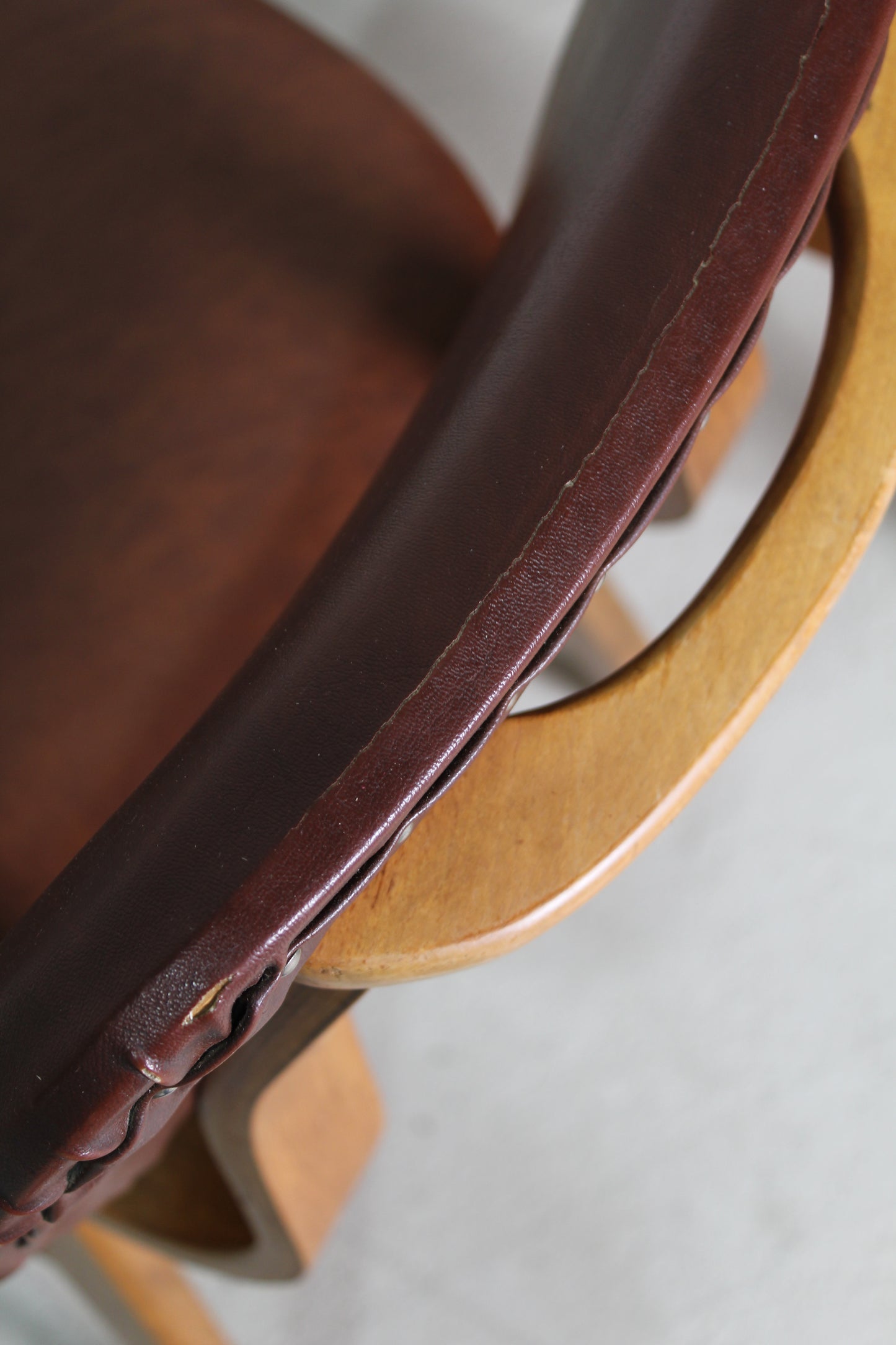2x vintage eetkamerstoelen jaren '60 rood/bruin