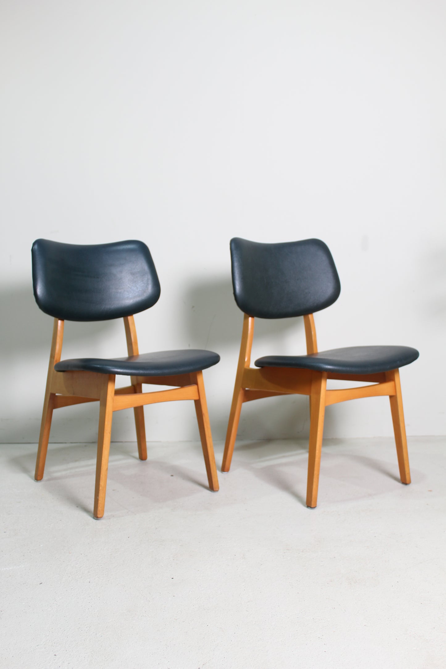 2x vintage eetkamerstoelen jaren '60 zwart