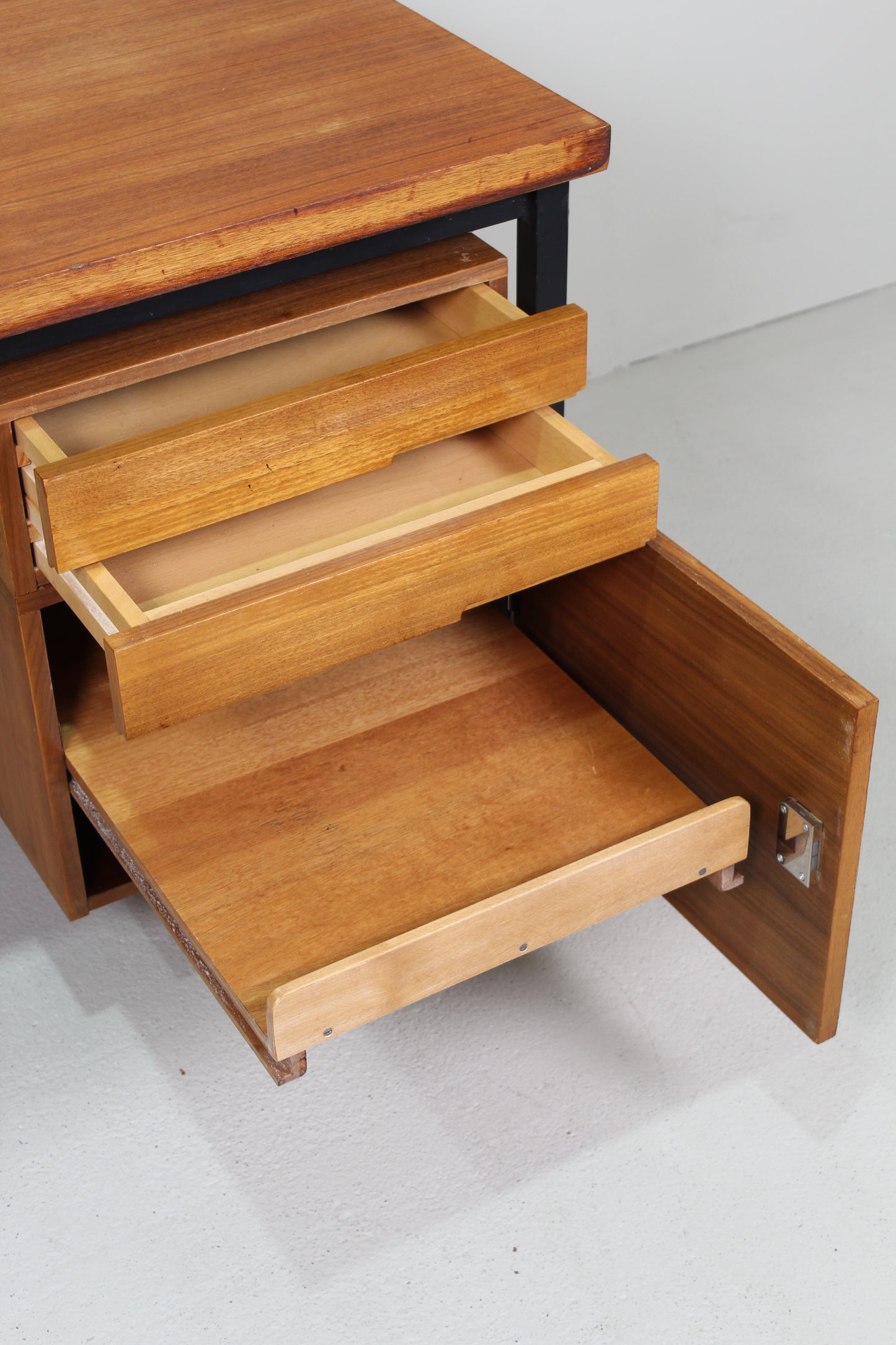 Vintage Schreibtisch - Holz, 60er Jahre