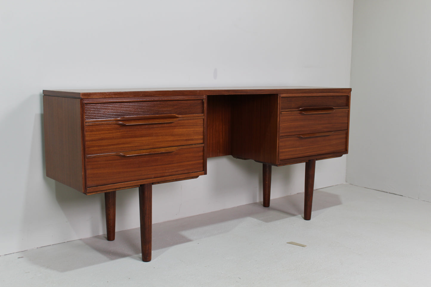 Vintage Brits design bureau, sideboard jaren '60
