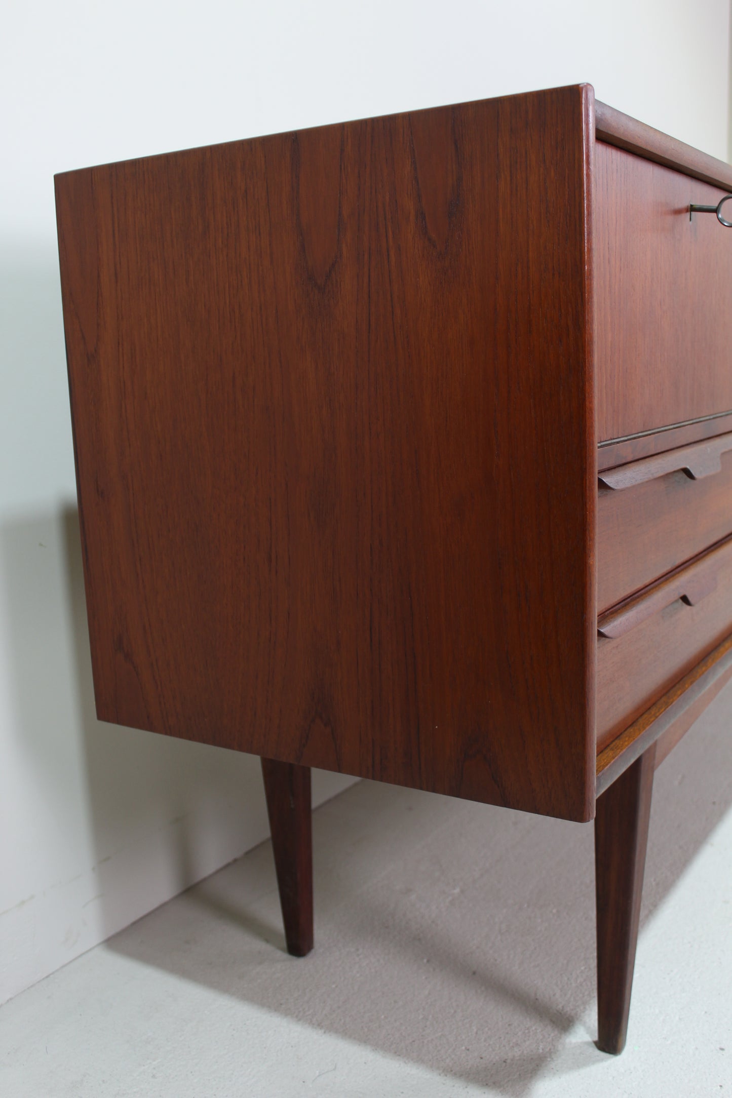 Sideboard im Vintage-Design – Teakholz aus den 1960er Jahren