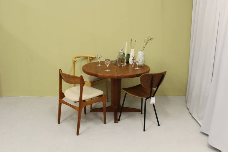 Vintage Danish Design dining table, extendable